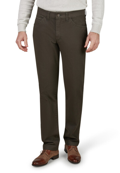 MARVIN_8214_33_Model_2000x2888_white_oliv_cropped+front